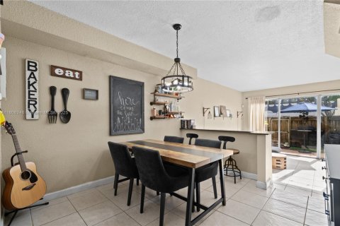 Condo in Miami, Florida, 2 bedrooms  № 1749141 - photo 9