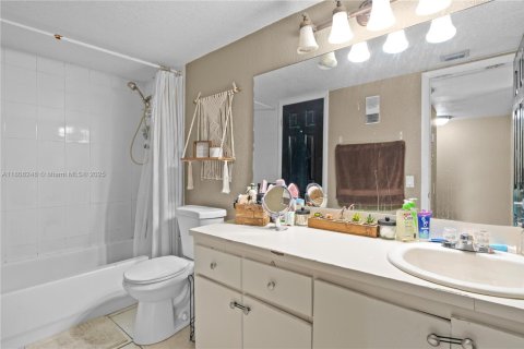 Condo in Miami, Florida, 2 bedrooms  № 1749141 - photo 19