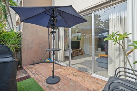 Condo in Miami, Florida, 2 bedrooms  № 1749141 - photo 25
