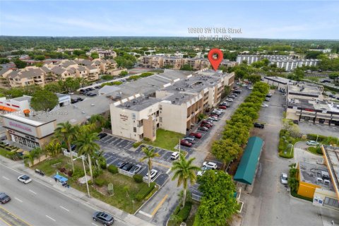 Condo in Miami, Florida, 2 bedrooms  № 1749141 - photo 3