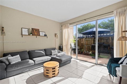 Condo in Miami, Florida, 2 bedrooms  № 1749141 - photo 5