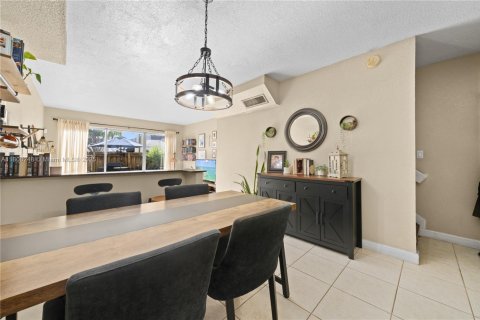 Condo in Miami, Florida, 2 bedrooms  № 1749141 - photo 8