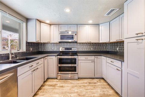 Casa en venta en Fort Myers, Florida, 3 dormitorios, 113.71 m2 № 1675920 - foto 8
