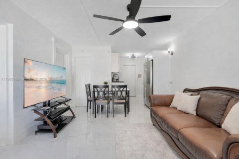 Immobilier commercial à vendre à Fort Lauderdale, Floride: 202.81 m2 № 2090374 - photo 3