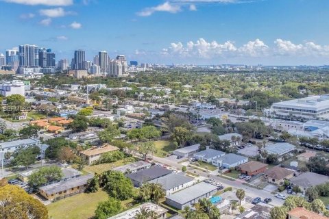 Immobilier commercial à vendre à Fort Lauderdale, Floride: 202.81 m2 № 2090374 - photo 10
