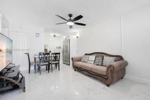 Immobilier commercial à vendre à Fort Lauderdale, Floride: 202.81 m2 № 2090374 - photo 2