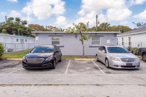 Immobilier commercial à Fort Lauderdale, Floride 202.81 m2 № 2090374