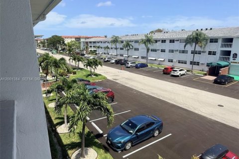 Снять в аренду кондоминиум в Форт-Лодердейл, Флорида 1 спальня, 60.39м2, № 2065835 - фото 2