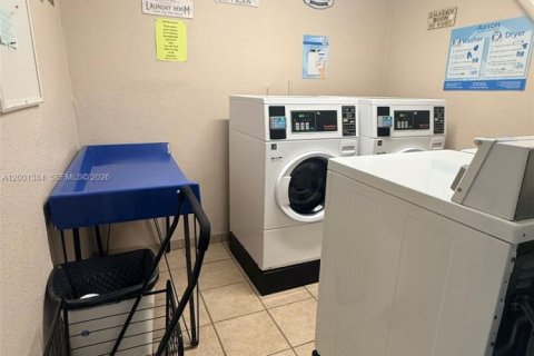 Снять в аренду кондоминиум в Форт-Лодердейл, Флорида 1 спальня, 60.39м2, № 2065835 - фото 17