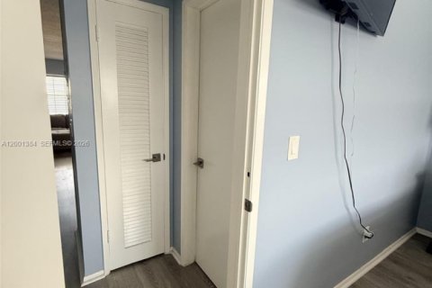 Снять в аренду кондоминиум в Форт-Лодердейл, Флорида 1 спальня, 60.39м2, № 2065835 - фото 12