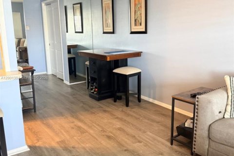 Снять в аренду кондоминиум в Форт-Лодердейл, Флорида 1 спальня, 60.39м2, № 2065835 - фото 8