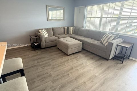 Снять в аренду кондоминиум в Форт-Лодердейл, Флорида 1 спальня, 60.39м2, № 2065835 - фото 6