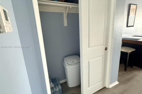 Снять в аренду кондоминиум в Форт-Лодердейл, Флорида 1 спальня, 60.39м2, № 2065835 - фото 13