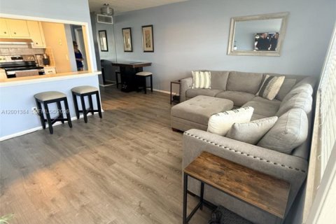 Снять в аренду кондоминиум в Форт-Лодердейл, Флорида 1 спальня, 60.39м2, № 2065835 - фото 3