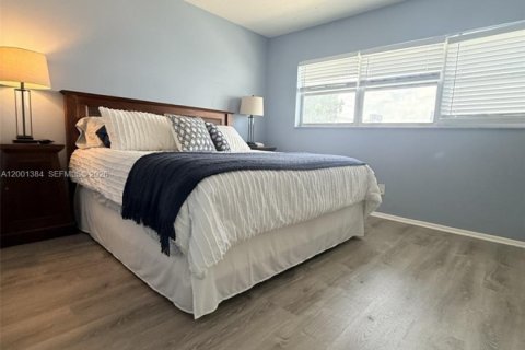 Снять в аренду кондоминиум в Форт-Лодердейл, Флорида 1 спальня, 60.39м2, № 2065835 - фото 9