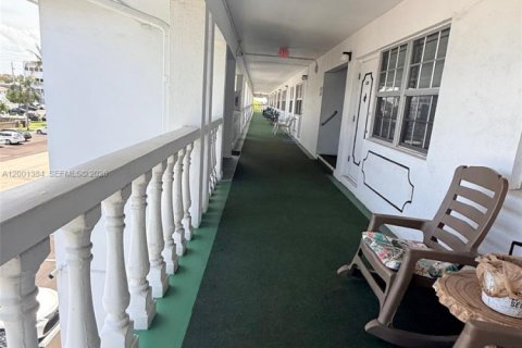 Снять в аренду кондоминиум в Форт-Лодердейл, Флорида 1 спальня, 60.39м2, № 2065835 - фото 18
