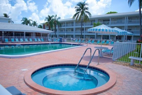 Снять в аренду кондоминиум в Форт-Лодердейл, Флорида 1 спальня, 60.39м2, № 2065835 - фото 24