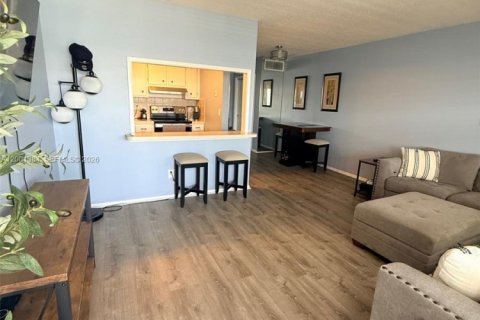 Снять в аренду кондоминиум в Форт-Лодердейл, Флорида 1 спальня, 60.39м2, № 2065835 - фото 4