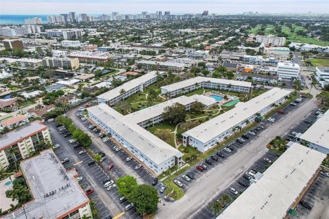 Снять в аренду кондоминиум в Форт-Лодердейл, Флорида 1 спальня, 60.39м2, № 2065835 - фото 28