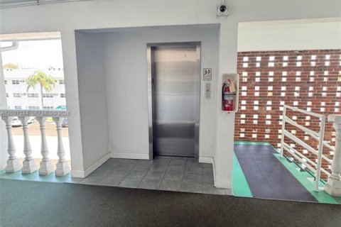 Снять в аренду кондоминиум в Форт-Лодердейл, Флорида 1 спальня, 60.39м2, № 2065835 - фото 16