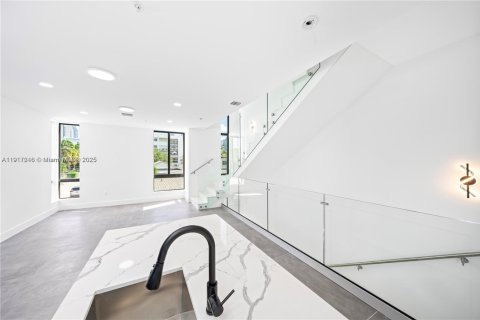 Condominio en venta en Miami, Florida, 3 dormitorios, 144.18 m2 № 1972472 - foto 7