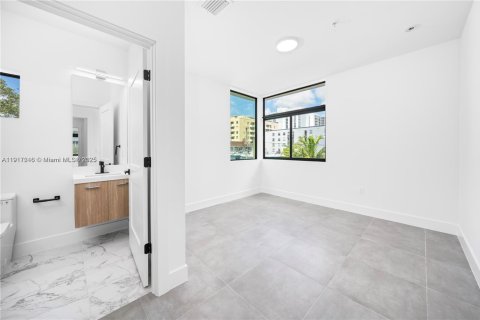 Condominio en venta en Miami, Florida, 3 dormitorios, 144.18 m2 № 1972472 - foto 21
