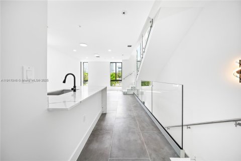 Condominio en venta en Miami, Florida, 3 dormitorios, 144.18 m2 № 1972472 - foto 8