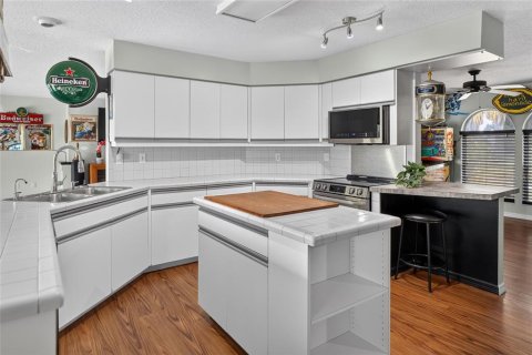 Купить виллу или дом в Юстис, Флорида 9 комнат, 201.6м2, № 2325002 - фото 14