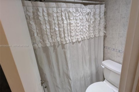 Condominio en venta en Pembroke Pines, Florida, 1 dormitorio, 72.46 m2 № 2000475 - foto 11