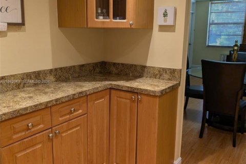 Condominio en venta en Pembroke Pines, Florida, 1 dormitorio, 72.46 m2 № 2000475 - foto 4