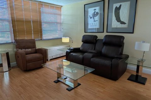 Condominio en venta en Pembroke Pines, Florida, 1 dormitorio, 72.46 m2 № 2000475 - foto 7