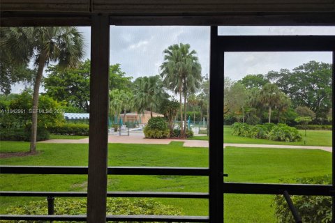 Condominio en Pembroke Pines, Florida, 1 dormitorio  № 2000475