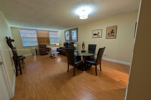 Condominio en venta en Pembroke Pines, Florida, 1 dormitorio, 72.46 m2 № 2000475 - foto 6