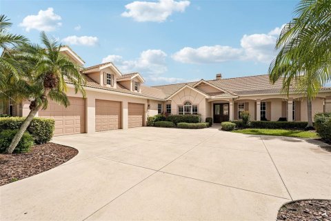 House in Bradenton, Florida 4 bedrooms, 272.11 sq.m. № 2215691 - photo 2