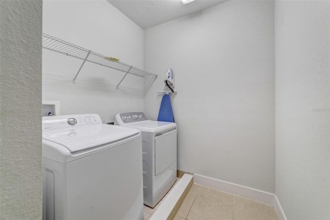 Casa en venta en Kissimmee, Florida, 5 dormitorios, 238.76 m2 № 1582669 - foto 20