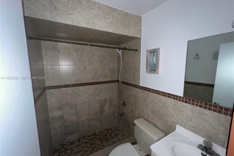 Снять в аренду таунхаус в Хайалиа, Флорида 2 спальни, 84.26м2, № 1991563 - фото 13