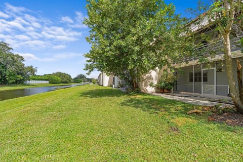 Condominio en West Palm Beach, Florida, 2 dormitorios  № 2087932