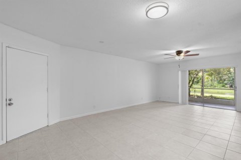 Condominio en alquiler en West Palm Beach, Florida, 2 dormitorios, 107.58 m2 № 2087932 - foto 2