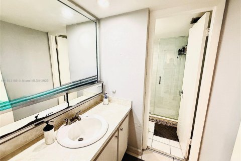 Copropriété à louer à Miami, Floride: 2 chambres, 86.4 m2 № 1946752 - photo 10