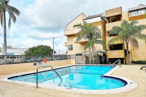 Copropriété à louer à Miami, Floride: 2 chambres, 86.4 m2 № 1946752 - photo 11