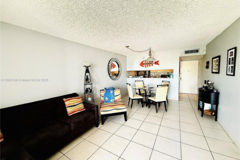 Copropriété à louer à Miami, Floride: 2 chambres, 86.4 m2 № 1946752 - photo 4