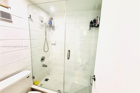 Copropriété à louer à Miami, Floride: 2 chambres, 86.4 m2 № 1946752 - photo 9