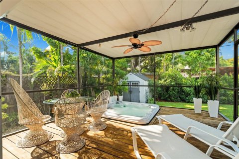 House in Miami, Florida 3 bedrooms, 172.98 sq.m. № 2031453 - photo 25