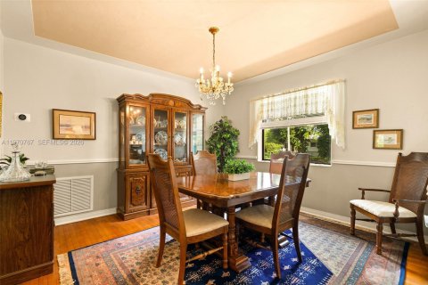 House in Miami, Florida 3 bedrooms, 172.98 sq.m. № 2031453 - photo 3