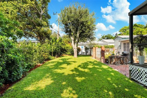 House in Miami, Florida 3 bedrooms, 172.98 sq.m. № 2031453 - photo 14