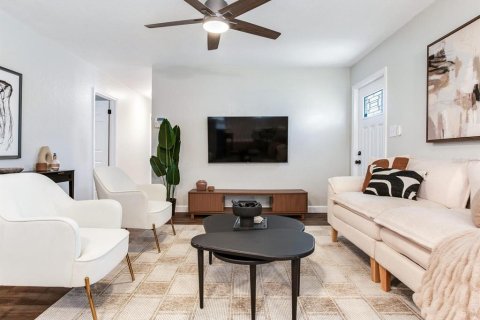 House in Tampa, Florida 3 bedrooms, 111.48 sq.m. № 1858070 - photo 9
