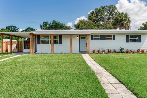 House in Tampa, Florida 3 bedrooms, 111.48 sq.m. № 1858070 - photo 1