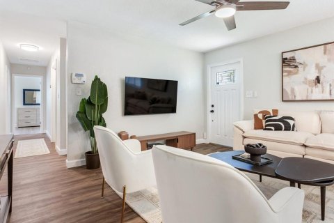 House in Tampa, Florida 3 bedrooms, 111.48 sq.m. № 1858070 - photo 10