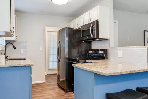 House in Tampa, Florida 3 bedrooms, 111.48 sq.m. № 1858070 - photo 16