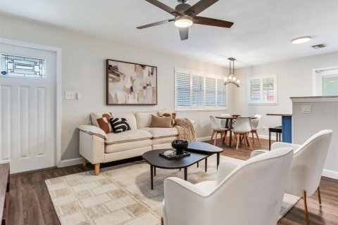 House in Tampa, Florida 3 bedrooms, 111.48 sq.m. № 1858070 - photo 11